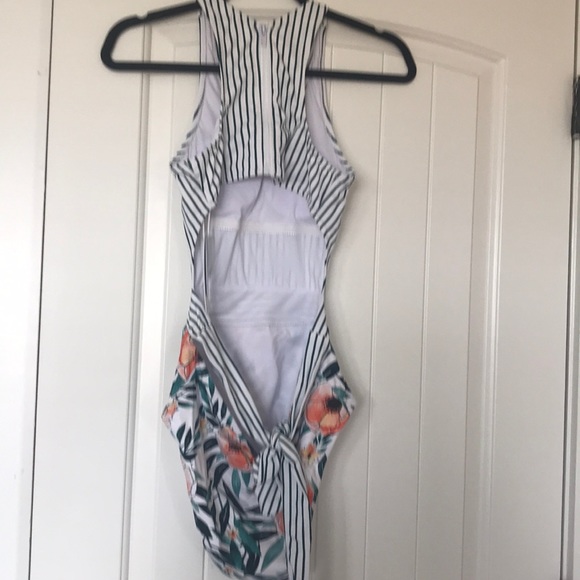 Swimsuit - Picture 2 of 6